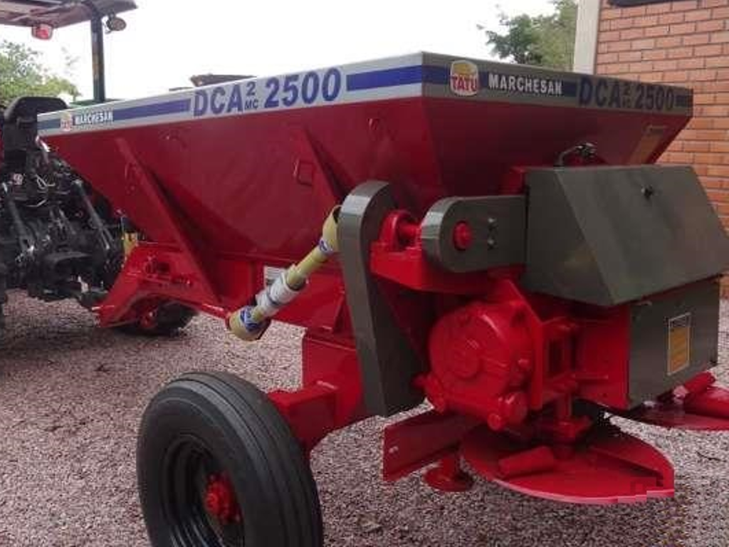 Distribuidor de cal y abono orgánico DCA2 2500 MC
