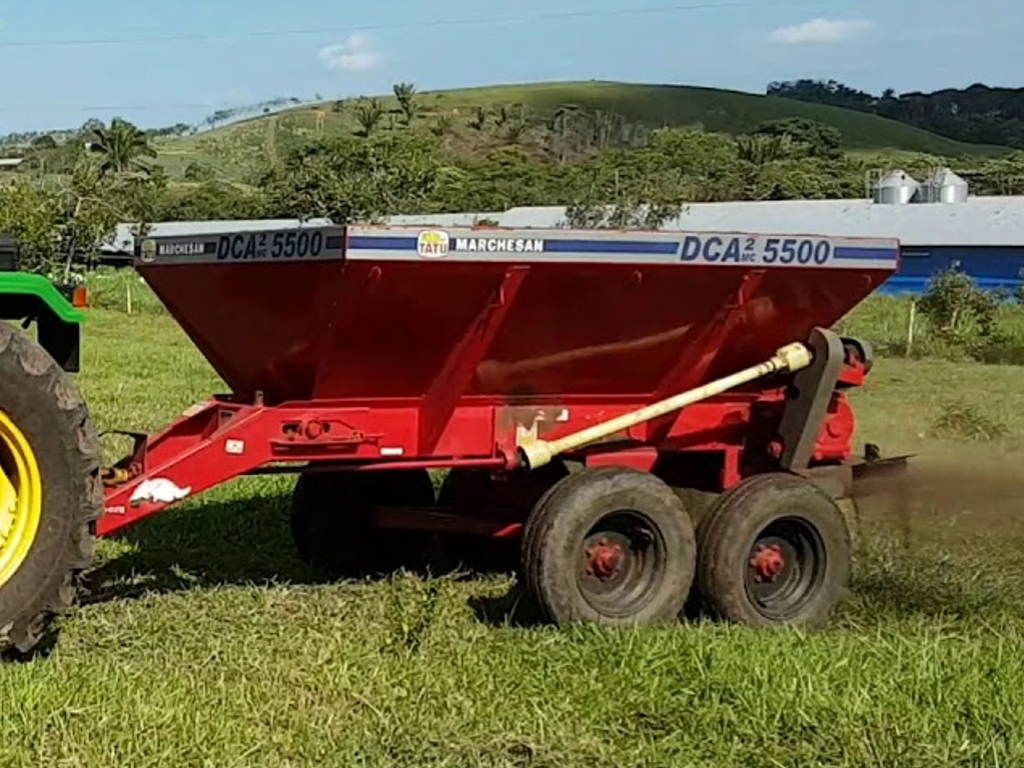 Distribuidor de cal y abono orgánico DCA2 5500 MC